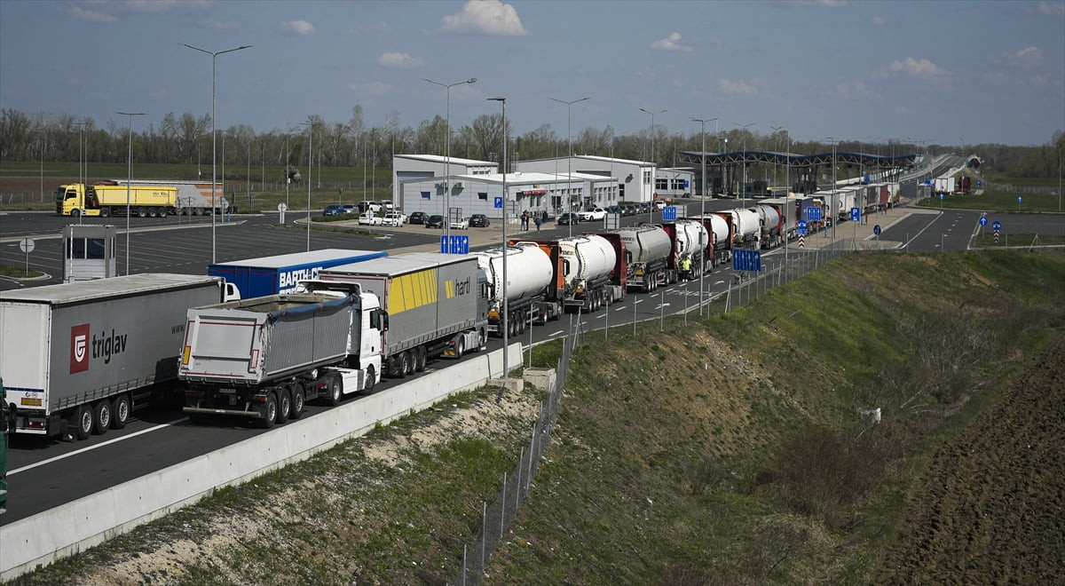 Balkan ülkesi Bosna Hersek'teki kamyon sürücüleri, Avrupa Birliği'nin (AB) Şengen Bölgesi'ne...