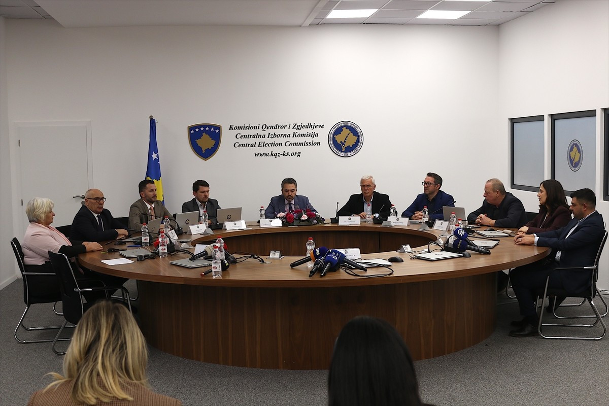 Balkan ülkesi Kosova’da yapılan yerel seçimin ikinci turunda oy kullanma işlemi tamamlandı.