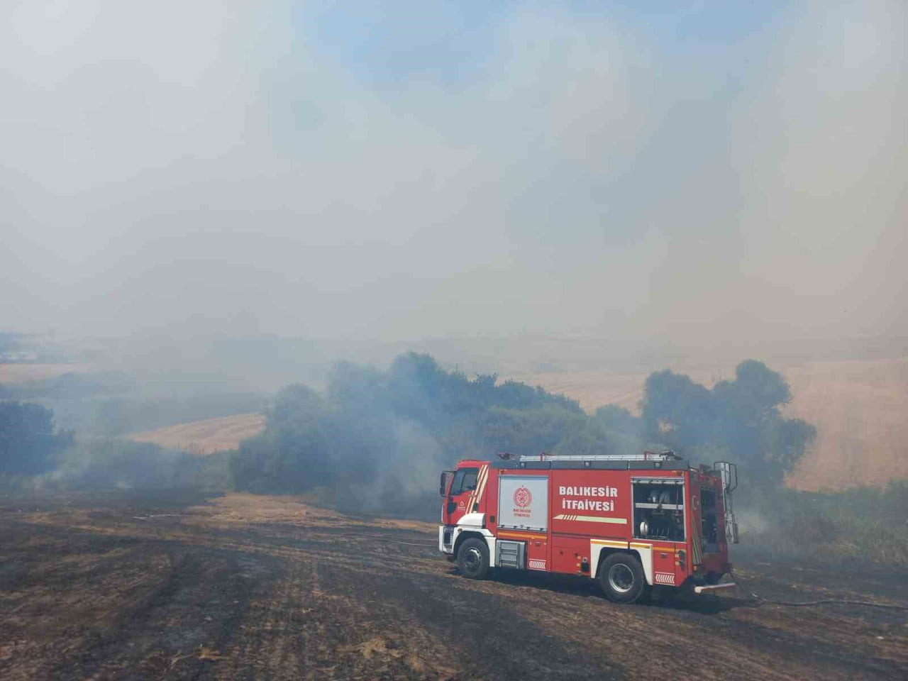 BANDIRMA'DA 4 AYRI NOKTADA BAŞLAYAN ARAZİ YANGINI SÖNDÜRÜLDÜ