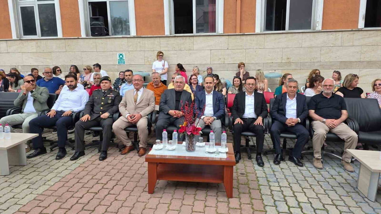 BANDIRMA’DA HAYAT BOYU ÖĞRENME ŞENLİĞİ VE YILSONU SERGİSİ AÇILDI