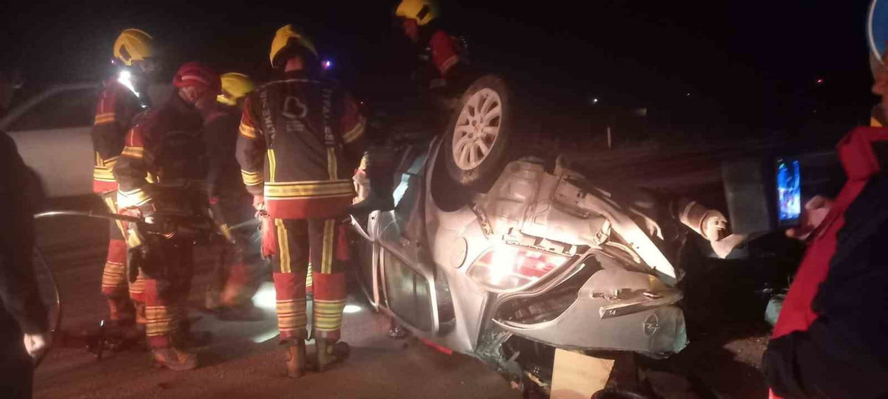 BANDIRMA’DA TAKLA ATAN ARAÇTA 2 KİŞİ YARALANDI