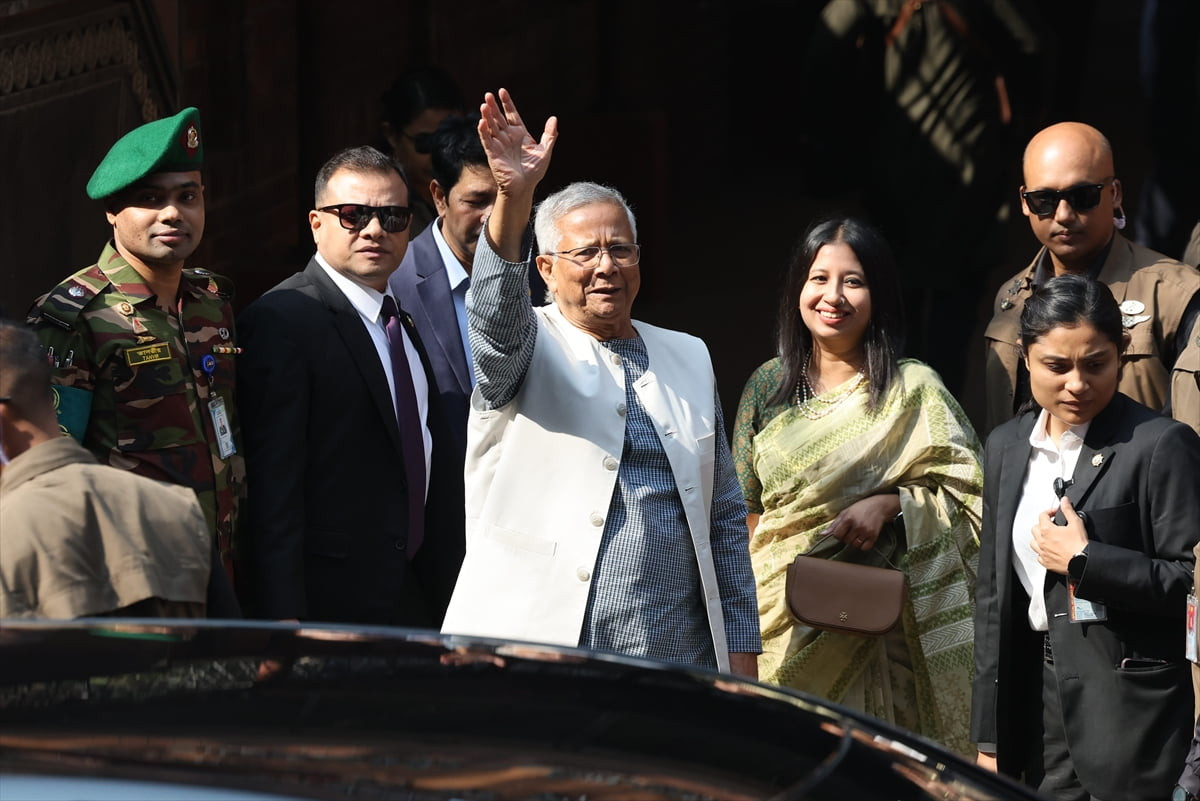 Bangladeş geçici hükümetinin Başdanışmanı Muhammed Yunus, Bangladeş’in Dakka kentindeki Gulshan...