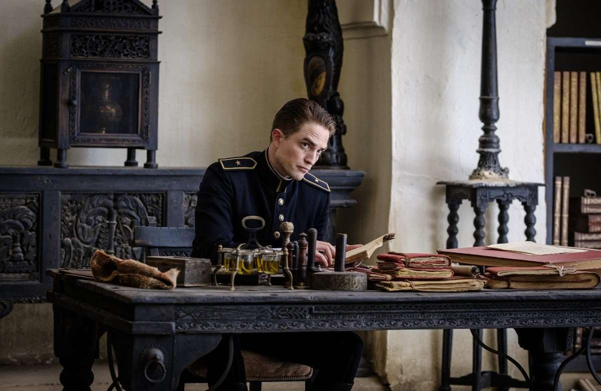 Barbarları Beklerken film oyuncuları