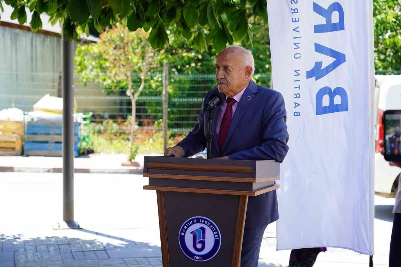 BARTIN ÜNİVERSİTESİ (BARÜ) BİLİM KAFE ETKİNLİĞİNDE DİJİTAL DÖNÜŞÜM VE YAPAY ZEKÂNIN MESLEK...