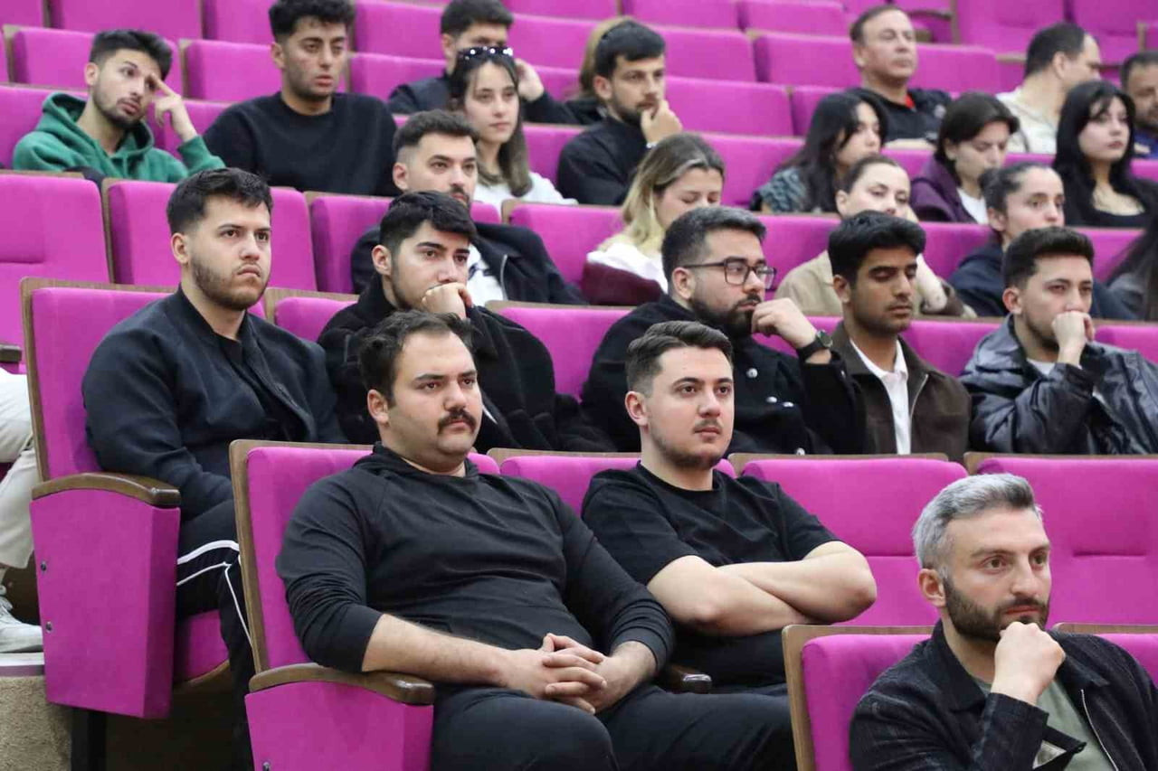 BARTIN ÜNİVERSİTESİNİN (BARÜ) BİLİM KAFE ETKİNLİKLERİ KAPSAMINDA DÜZENLEDİĞİ PANELDE KADIN...