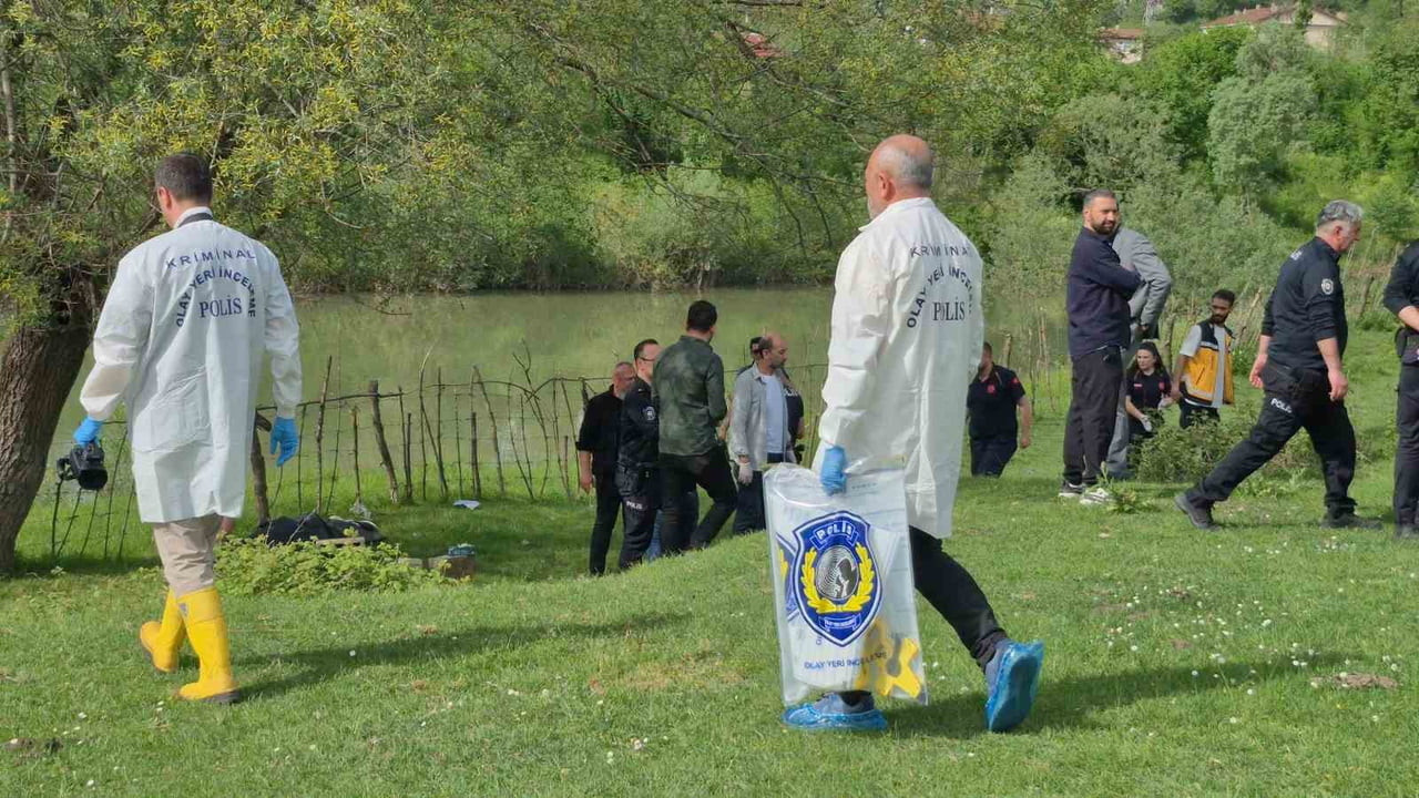 BARTIN'DA IRMAK KENARINDA BİR VATANDAŞIN CANSIZ BEDENİNE ULAŞILDI