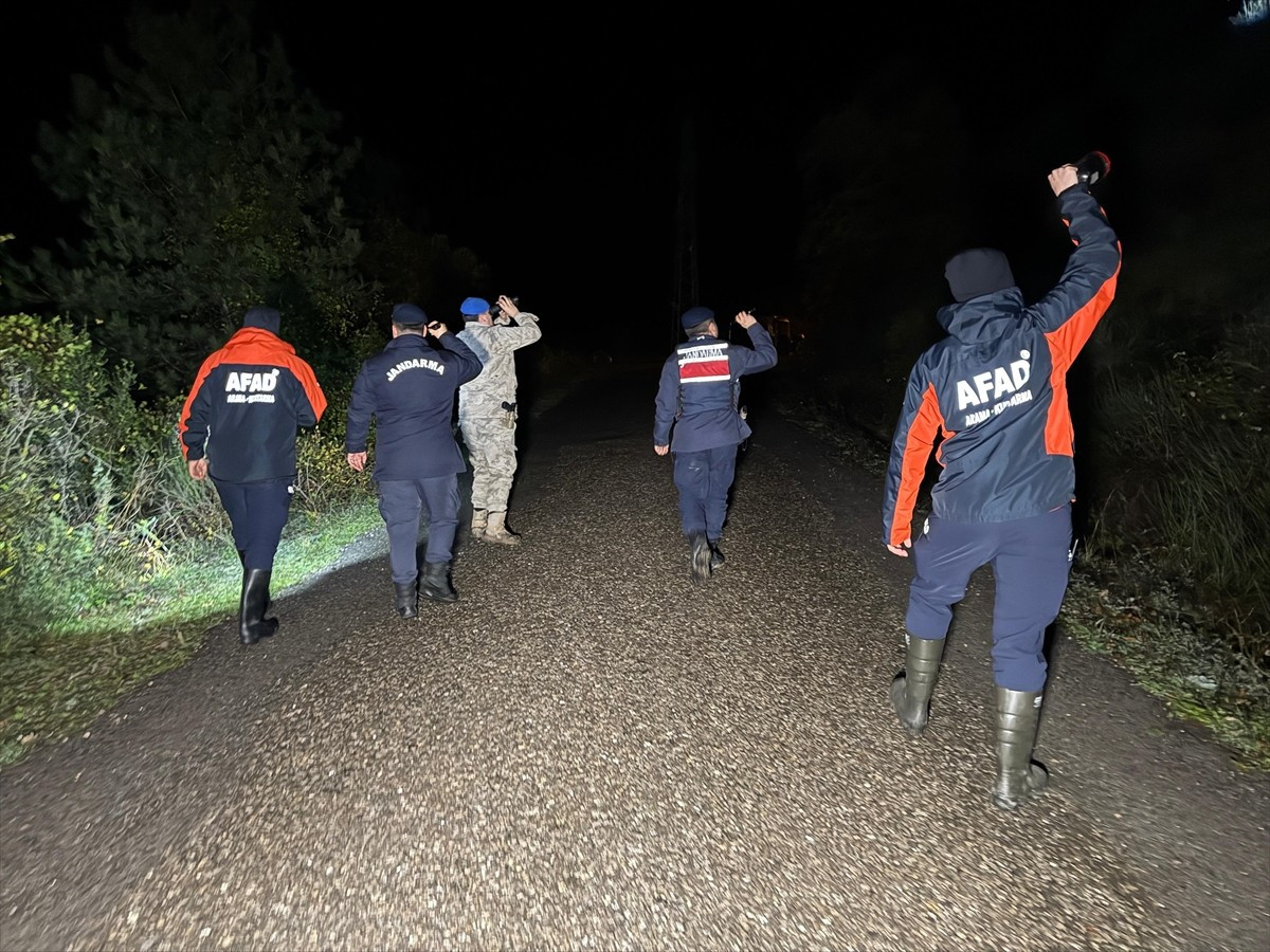 Bartın'da, ormanlık alanda kaybolan yaşlı kadını bulmak için çalışma başlatıldı.