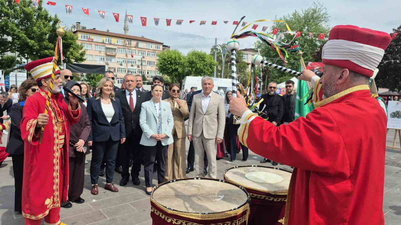 BARTIN'DA TÜRK MUTFAĞI HAFTASI'NDA MEHTERAN TAKIMI EŞLİĞİNDE YÖRESEL ÜRÜNLERİN TANITIMI YAPILDI....