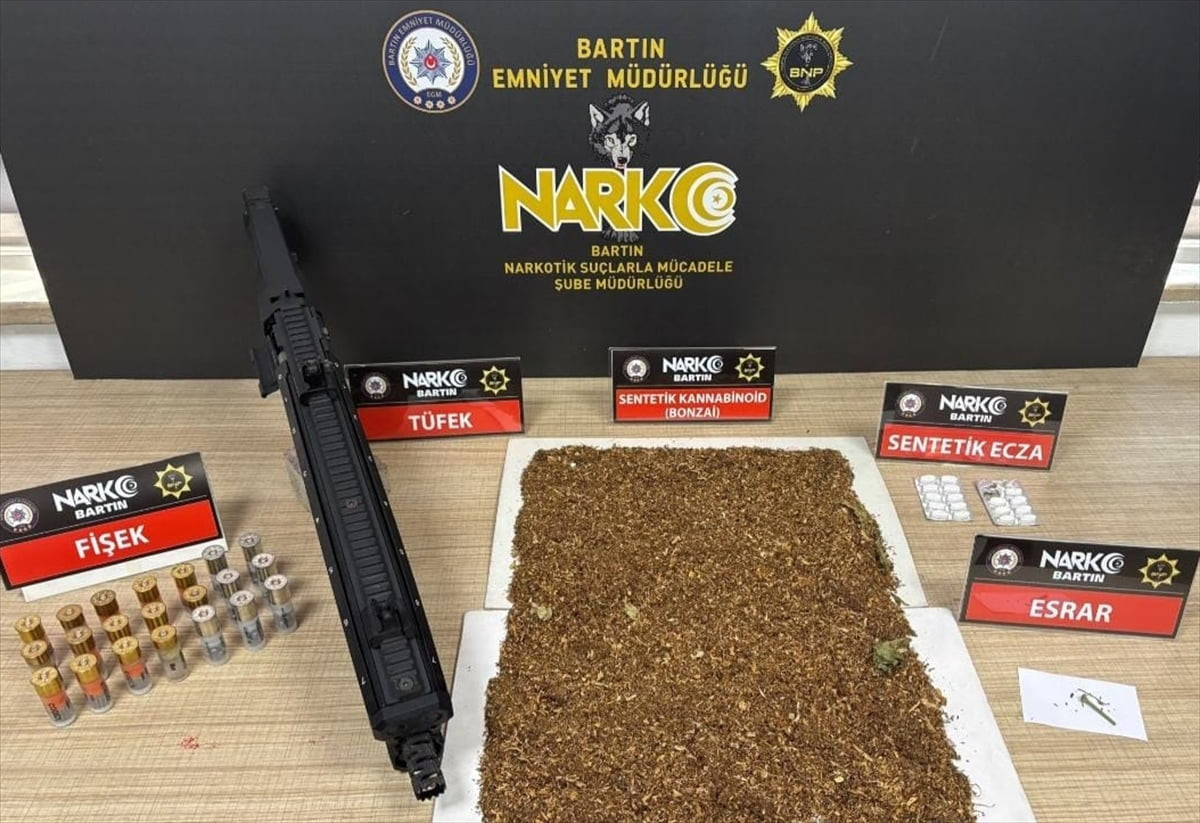 Bartın'da uyuşturucu operasyonunda gözaltına alınan 6 şüpheli tutuklandı. Operasyonda 449,55 gram...
