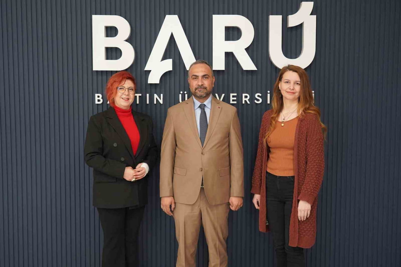 BARÜ REKTÖRÜ PROF. DR. AHMET AKKAYA, PROF. DR. FERHUNDE KÜÇÜKŞEN ÖNER VE DOÇ. DR. BAHAR KARAMAN...