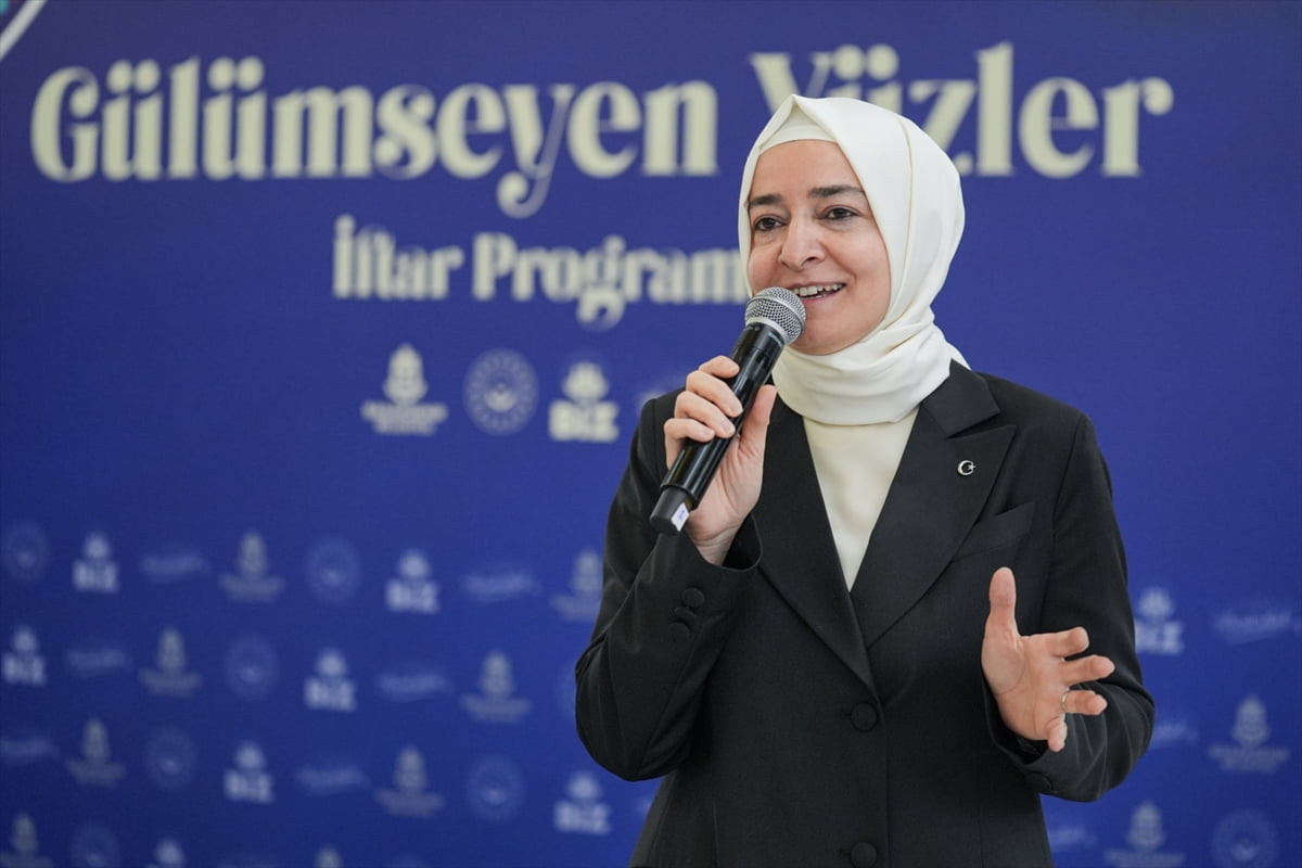 Başakşehir Belediyesince, ilçe genelindeki yetim çocuklar için belediye binasında "Gülümseyen...