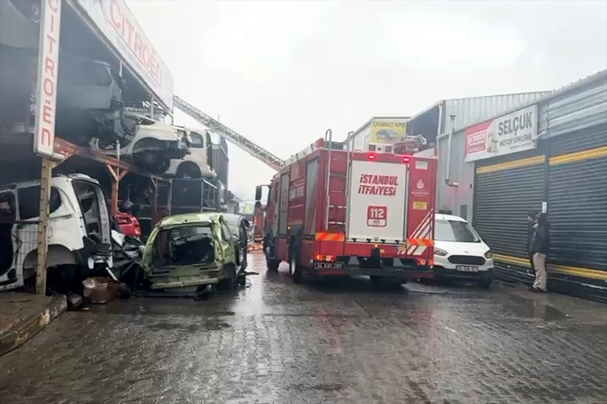 Başakşehir'de, İkitelli Atatürk Oto Sanayi Sitesi içerisinde 3 dükkan bulunan 2 katlı iş yerinde...