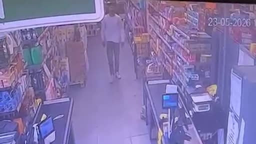 Başakşehir'de ürün değiştirmek isteyen kadının kocası ile market çalışanı arasında kavga...
