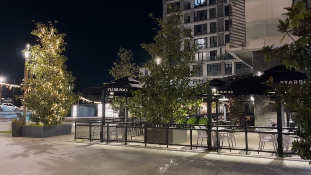 BAŞAKŞEHİR’DE KAFEDE OTURURKEN SİLAHLI SALDIRIYA UĞRAYAN KİŞİ YARALANDI