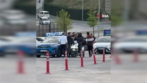 Başakşehir’de yumruklu kavga kamerada: Motosiklet sürücüsü bayıldı