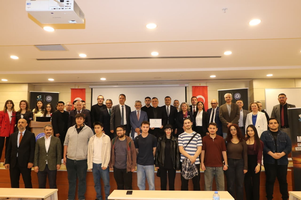 BASIN İLAN KURUMU (BİK) İLE EGE ÜNİVERSİTESİ İŞ BİRLİĞİNDE DÜZENLENEN "15 TEMMUZ MANŞETLERİ...