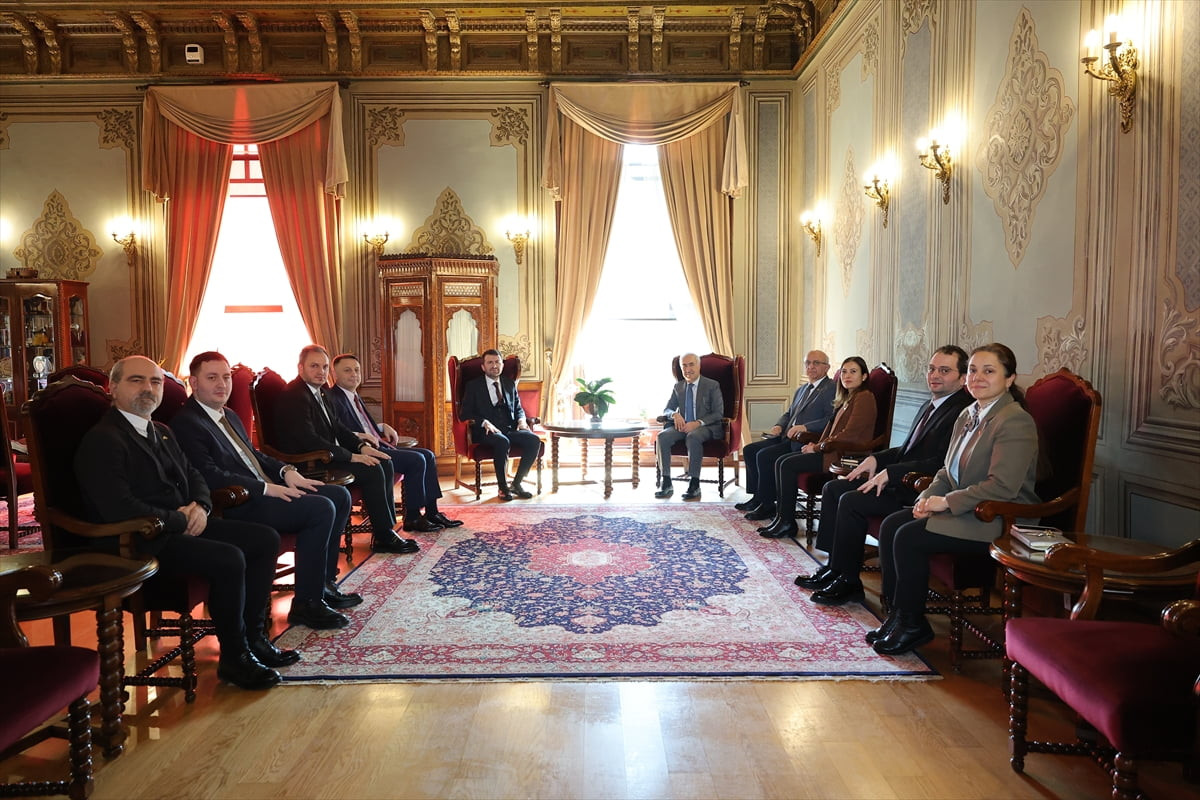 Basın İlan Kurumu (BİK) ile İstanbul Üniversitesi (İÜ), kamu ve akademi arasında işbirliğini...