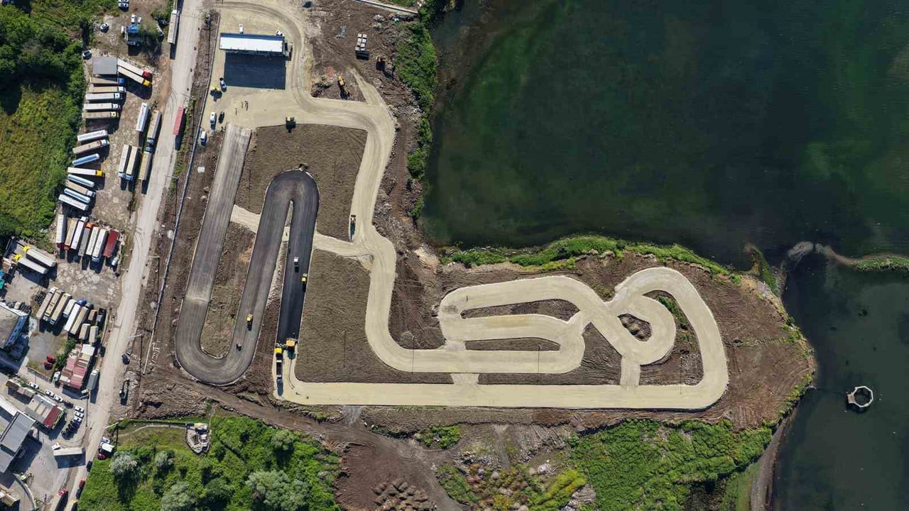 BAŞİSKELE BELEDİYESİ TARAFINDAN SEPETLİPINAR MAHALLESİ'NDE YAPIMI SÜRDÜRÜLEN MOTOR SPORLARI...