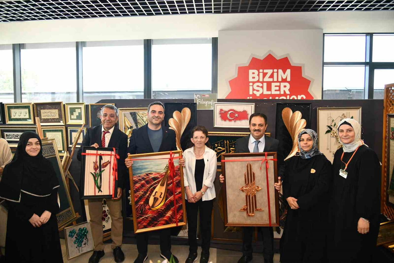 BAŞİSKELE MESLEK EDİNDİRME VE HOBİ KURSLARI'NIN (BAŞ-MEK) YIL SONU SERGİSİNDE, KURSİYERLERİN YIL...