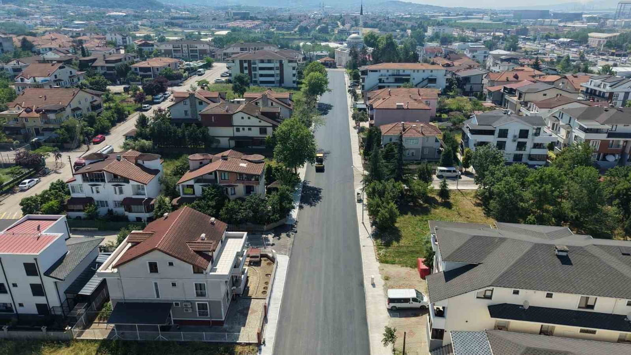 BAŞİSKELE SEYMEN MAHALLESİ’NDE SICAK ASFALT VE KALDIRIM YENİLEME ÇALIŞMALARI TAMAMLANDI, BÖLGEDE...