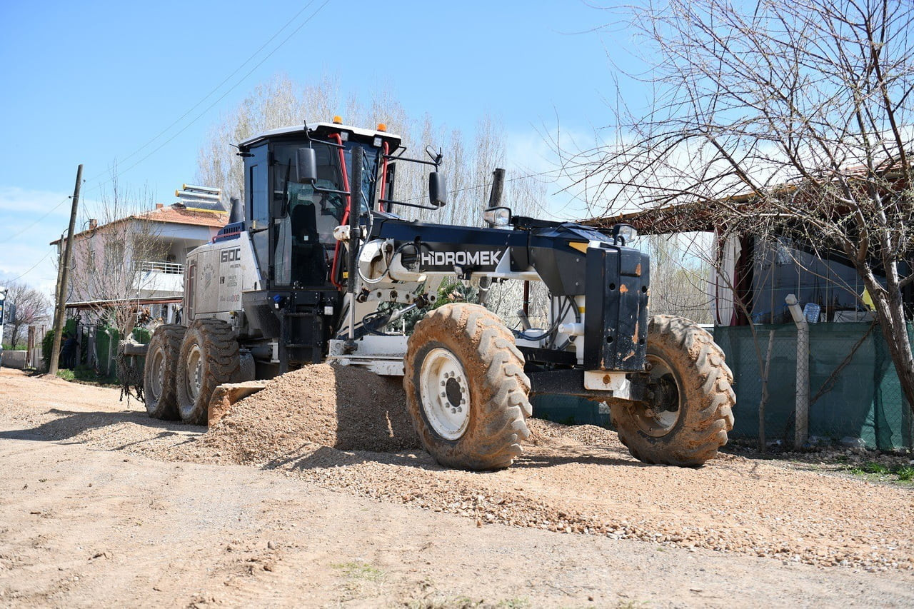 BAŞKAN GEÇİT, "DİLEK MAHALLESİ’NDE YOL KALİTESİ YÜKSELİYOR"