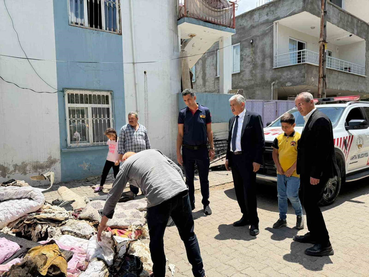 BAŞKAN HALLAÇ YANGIN MAĞDURU AİLEYİ YALNIZ BIRAKMADI