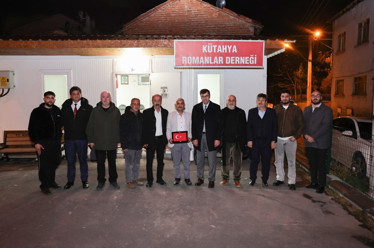 BAŞKAN KAHVECİ: "ROMAN KARDEŞLERİMİZİN NEŞESİ, SAMİMİYETİ VE HAYATA KATTIĞI RENK ÇOK...