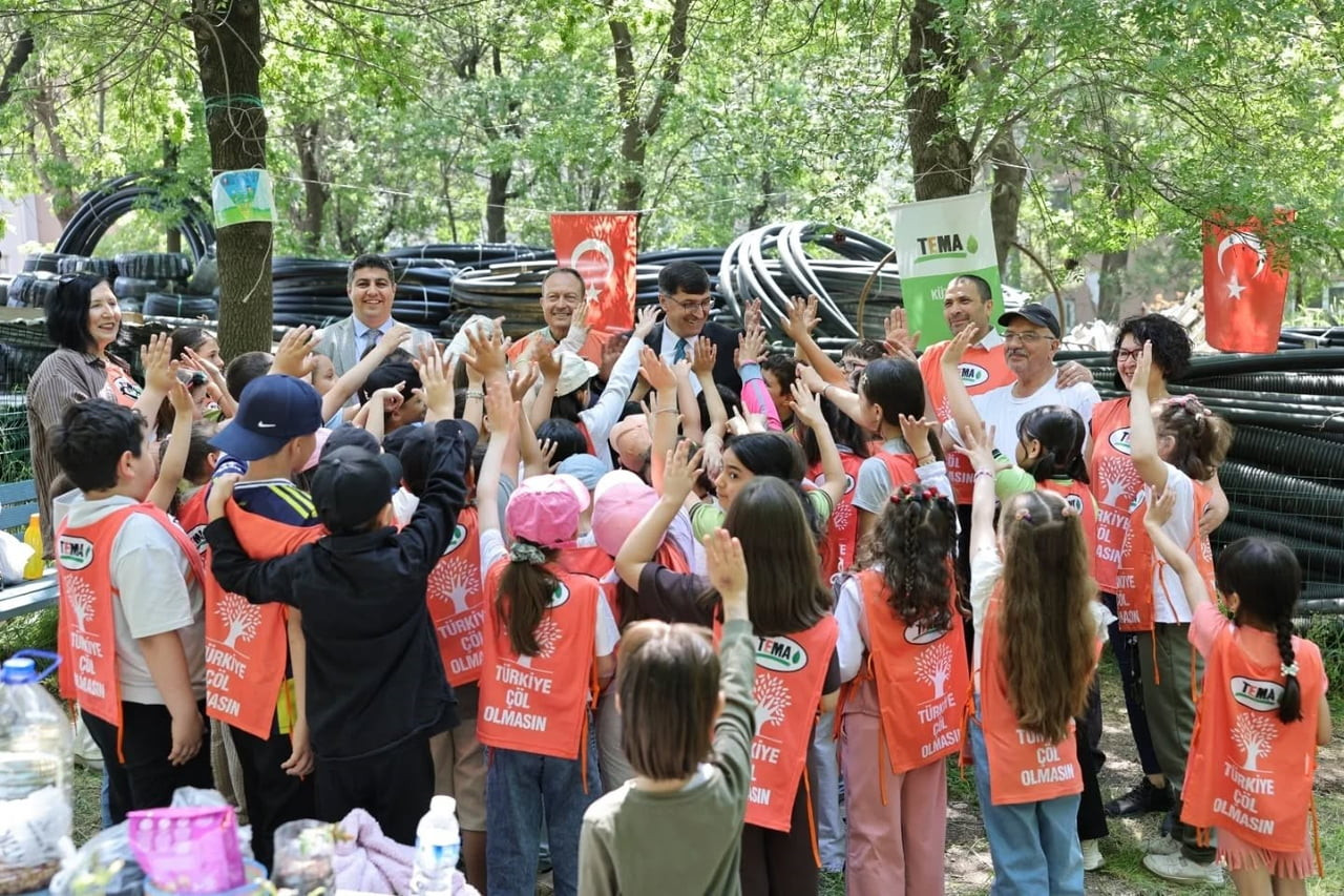 BAŞKAN KAHVECİ, TEMA VAKFI UYGULAMA BAHÇESİ’NDE ÖĞRENCİLERLE BULUŞTU
