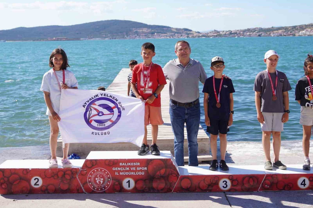 BAŞKAN MESUT ERGİN, BÖLGE YELKEN YARIŞLARI’NDA SPORCULARIN HEYECANINA ORTAK OLDU