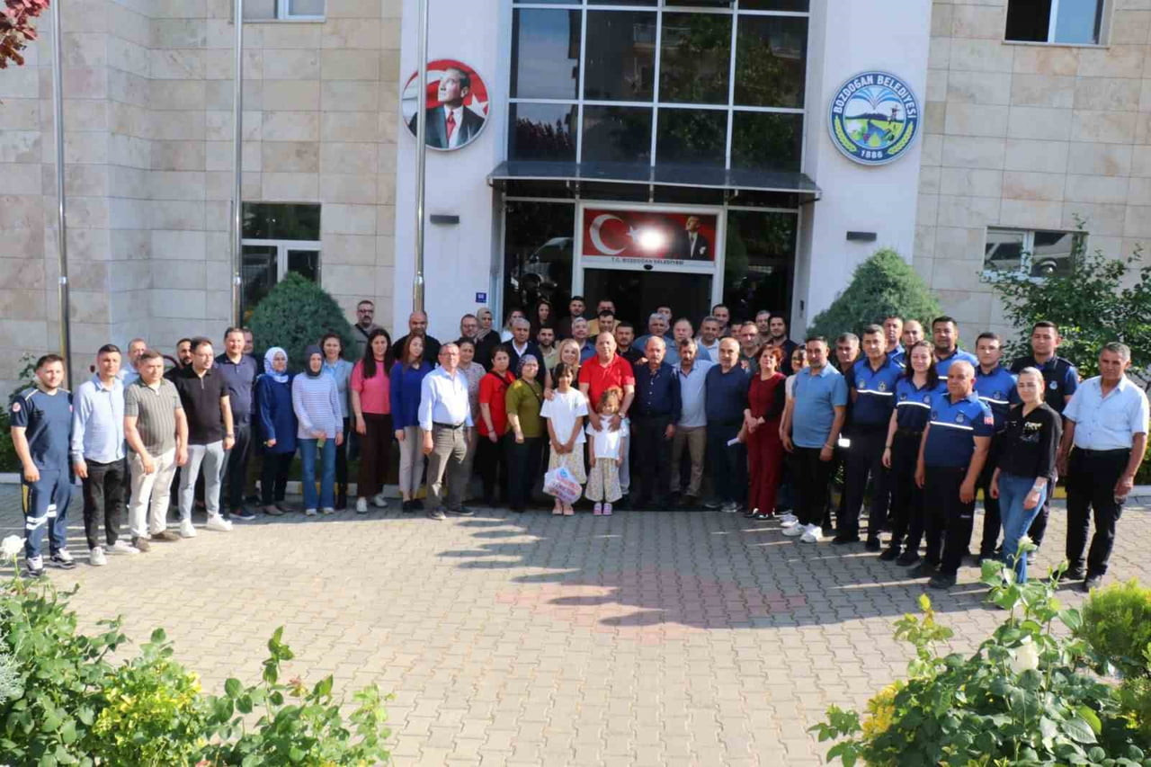 BAŞKAN ÖZEL, BELEDİYE PERSONELİYLE BAYRAMLAŞTI