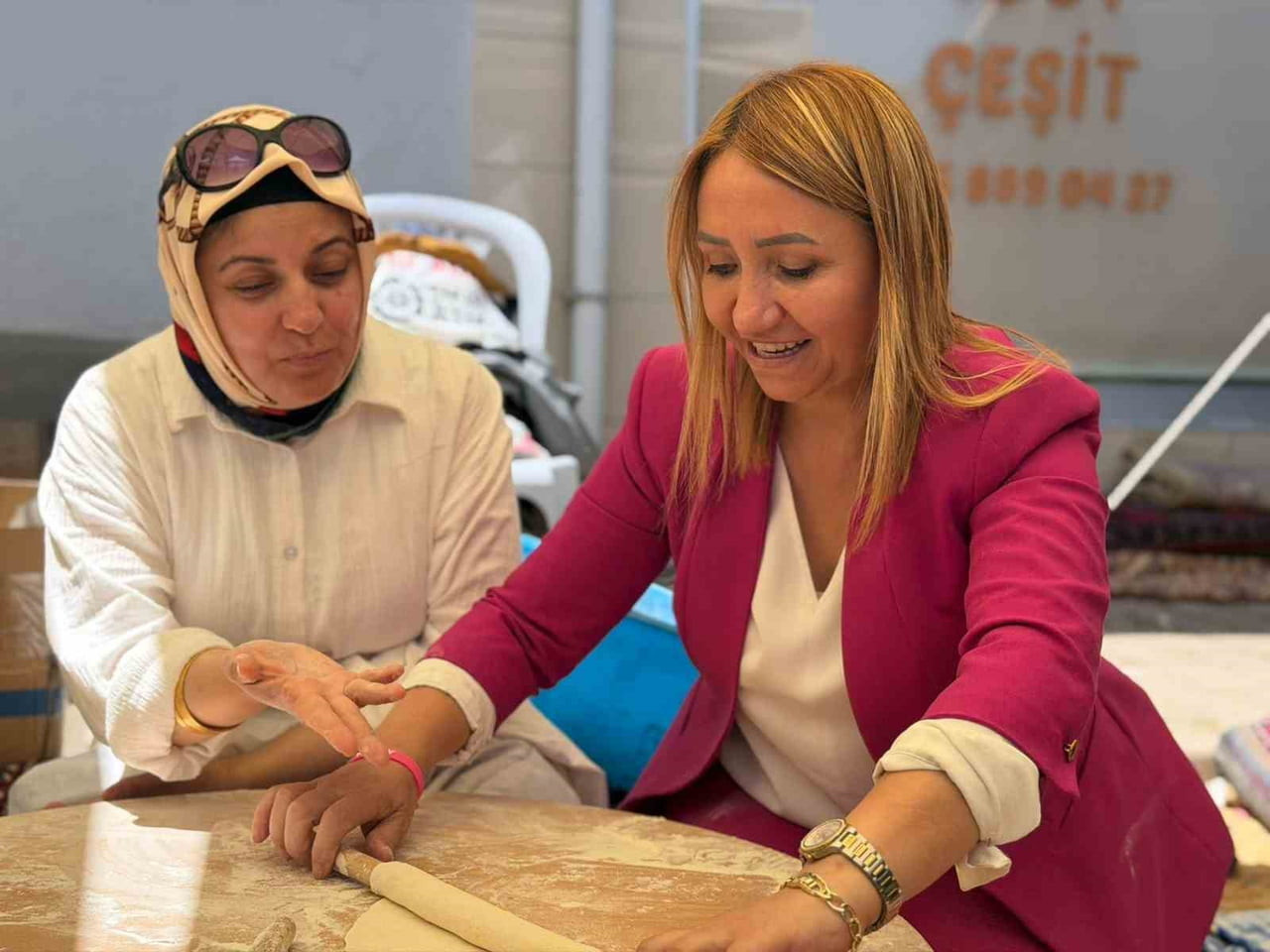 BAŞKAN TEKİN KENDİ ELLERİYLE GÖZLEME AÇTI