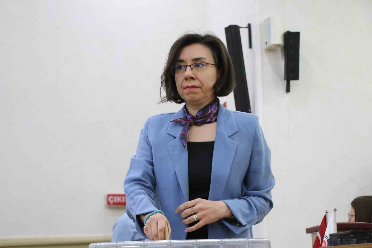 BAŞKAN VEKİLLİĞİNE CHP'Lİ HATİCE TEREKECİ ÖZKAN SEÇİLDİ.