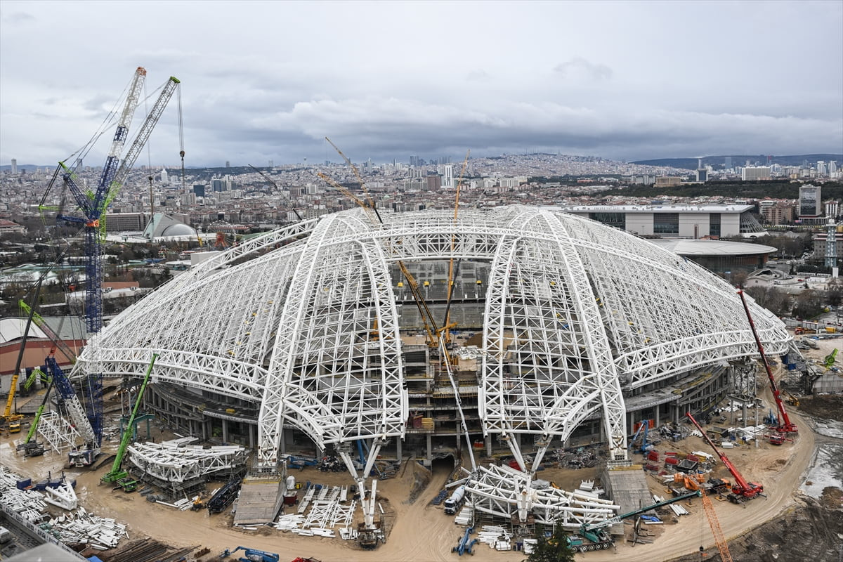 Başkentin 51 bin seyirci kapasiteli Türkiye'nin üçüncü büyük, en modern "Yeni Ankara Stadyumu"...