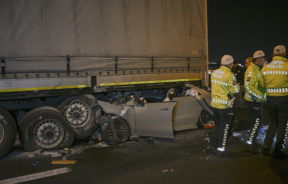 Başkentte, Ankara Çevreyolu İstanbul istikameti Eryaman mevkisinde B.K. idaresindeki 06 KLS 68...