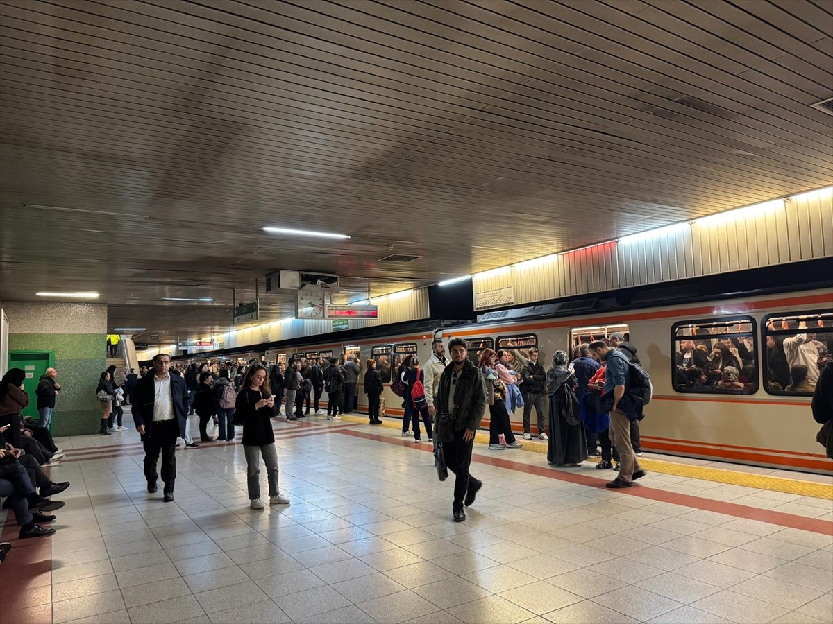 Başkentte ANKARAY hattında sefer yapan bir trenin Kızılay İstasyonu'nda teknik arıza yapması...