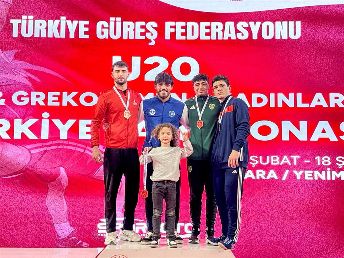 Başkentte düzenlenen Türkiye 20 Yaş Altı Güreş Şampiyonası'nda grekoromen stil müsabakaları...