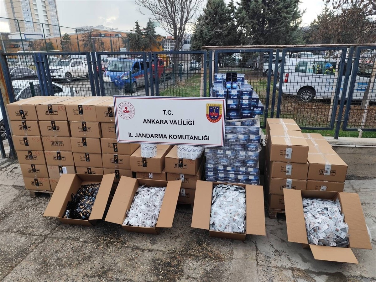 Başkentte, kaçakçılığın önlenmesine yönelik yapılan operasyonda 127 bin 600 cinsel içerikli ürün...