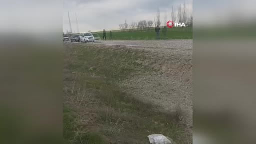 Başkentte kum yüklü kamyon yola devrildi: 1 yaralı