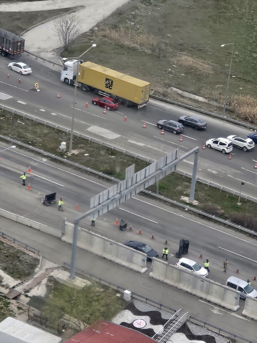 Başkentte Ramazan Bayramı tatili tedbirleri kapsamında, jandarma sorumluluk bölgelerindeki kara...