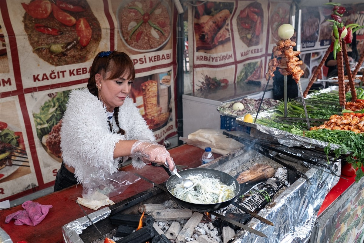 Başkentte, Türkiye'nin çeşitli bölgelerinden kahvaltı ürünlerinin tanıtıldığı "Peynir ve Kahvaltı...
