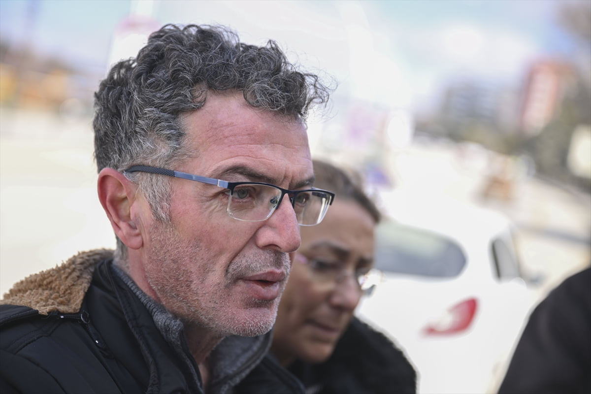 Başkentte yaya geçidinde otomobilin çarpması sonucu hayatını kaybeden 14 yaşındaki Elif Güner'in...