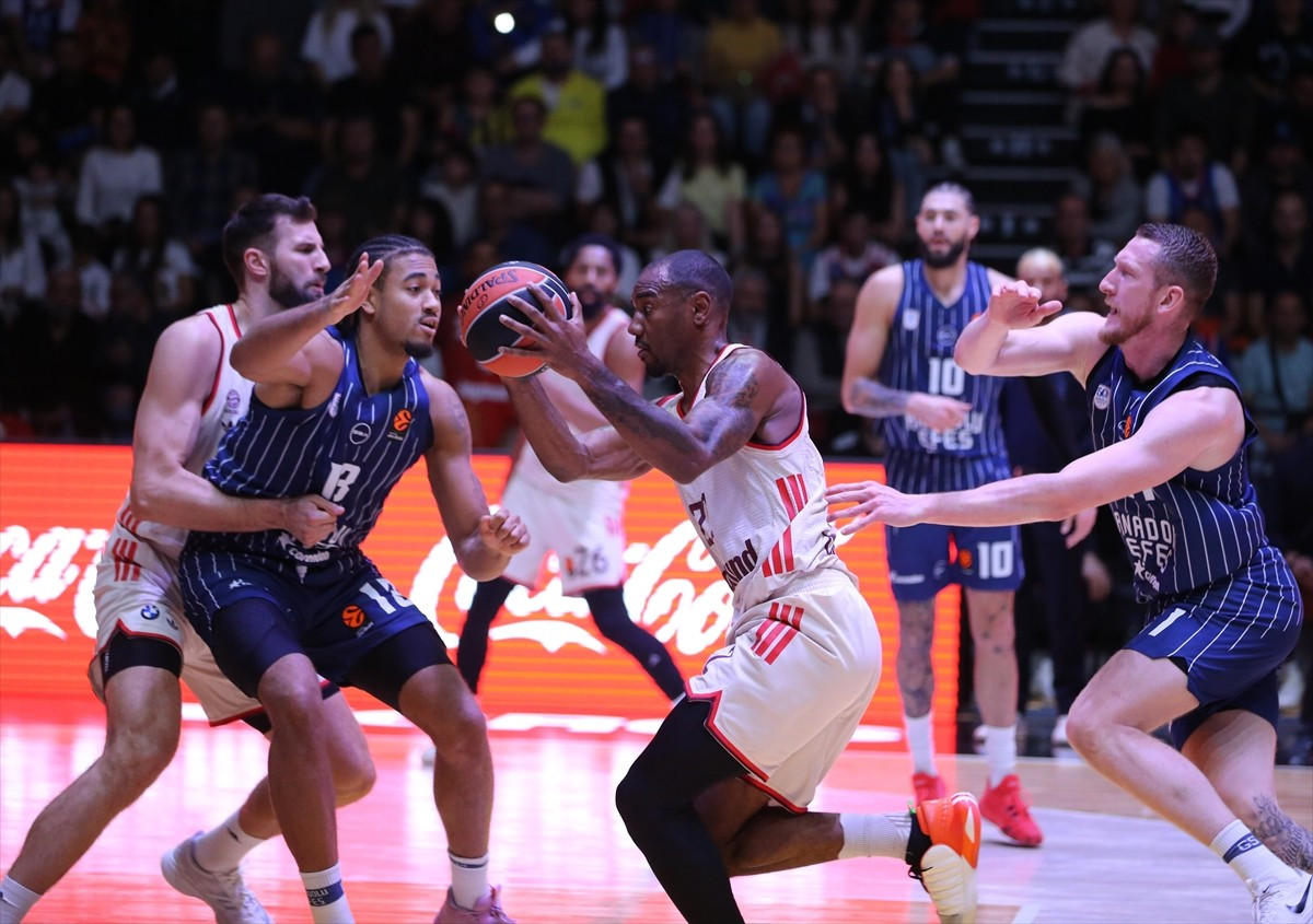 Basketbol Avrupa Ligi'nin 11. haftasında Anadolu Efes ile Bayern Münih takımları, Antalya Spor...