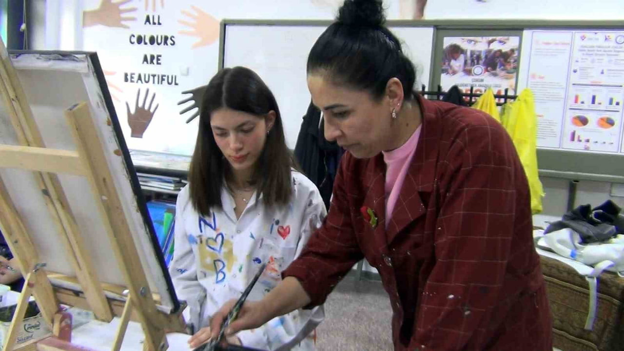 BAŞÖĞRETMEN ANADOLU LİSESİ ÖĞRENCİSİ HİRANUR ŞAMLI, GÖRSEL SANATLAR ÖĞRETMENİ FÜSUN YILMAZ...