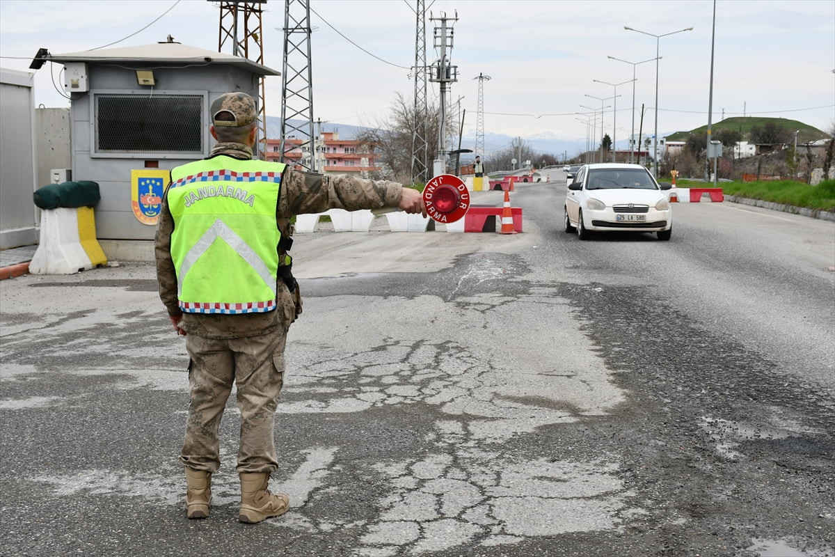 Batman İl Jandarma Komutanlığına bağlı Trafik Şube Müdürlüğü ekipleri, Ramazan Bayramı öncesi kent...