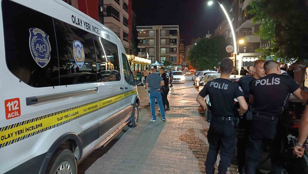 BATMAN KİMLİĞİ BELİRSİZ KİŞİ YA DA KİŞİLER TARAFINDAN SEYİR HALİNDEKİ ARAÇTAN BİR YAYAYA SİLAHLI...