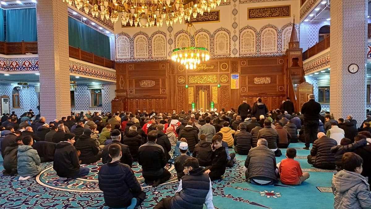 Batman'da Berat Kandili dolayısıyla Mehmet Emin Terece Camisinde program düzenlendi.