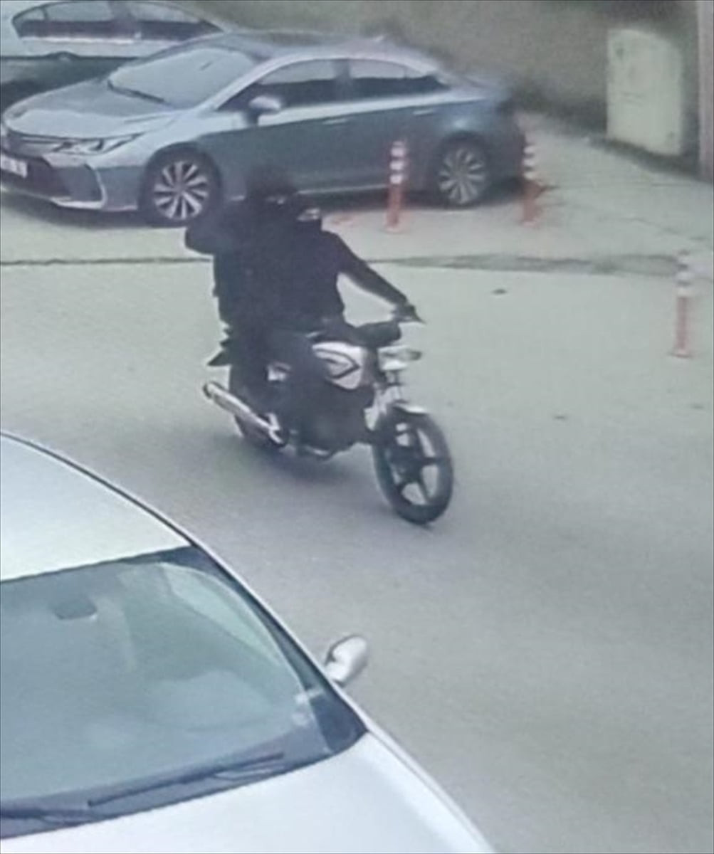 Batman'da bir kuyumcu dükkanından altın çalınmasıyla ilgili 2 şüpheli gözaltına alındı. Kültür...