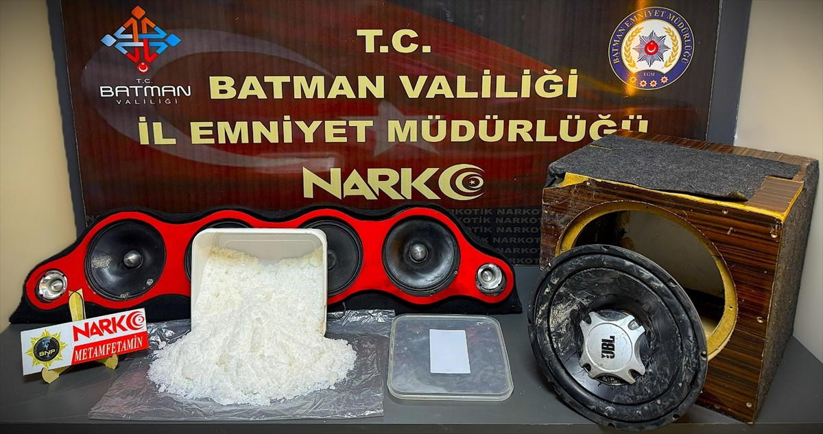 Batman'da bir yolcu otobüsünün bagajında hoparlör içerisine zulalanmış 3 kilo 135 gram...