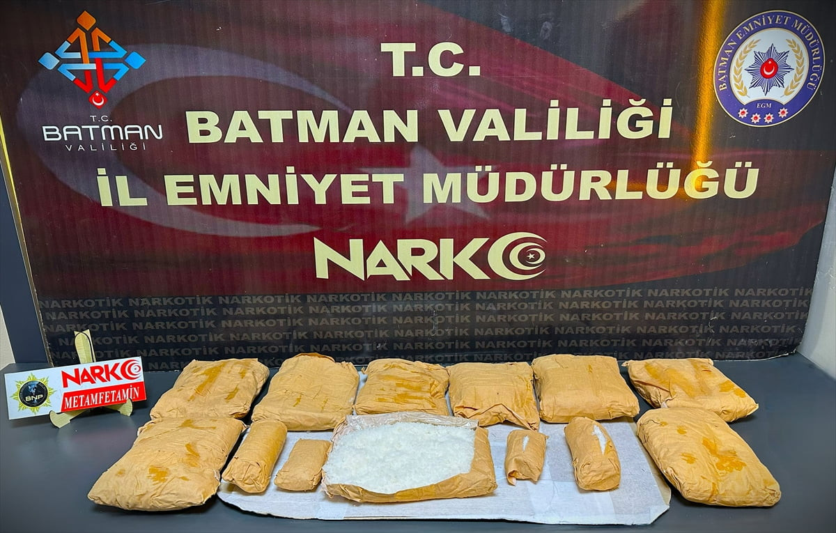 Batman'da çantasında 8 kilo 500 gram sentetik uyuşturucu ele geçirilen zanlı tutuklandı.