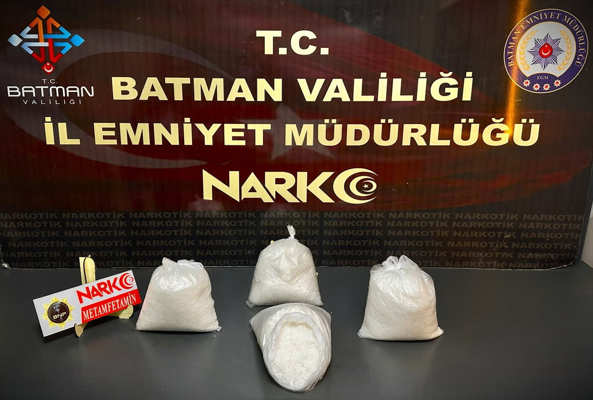Batman'da durdurulan bir araçta, 4 kilo 50 gram metamfetamin ele geçirildi.